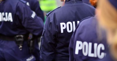 Zarzut napaści autem na policjantów usłyszał mężczyzna zatrzymany w Bolkowie
