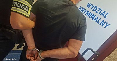 Oszust internetowy w rękach jaworskich policjantów. Mężczyzna usłyszał łącznie 12 zarzutów